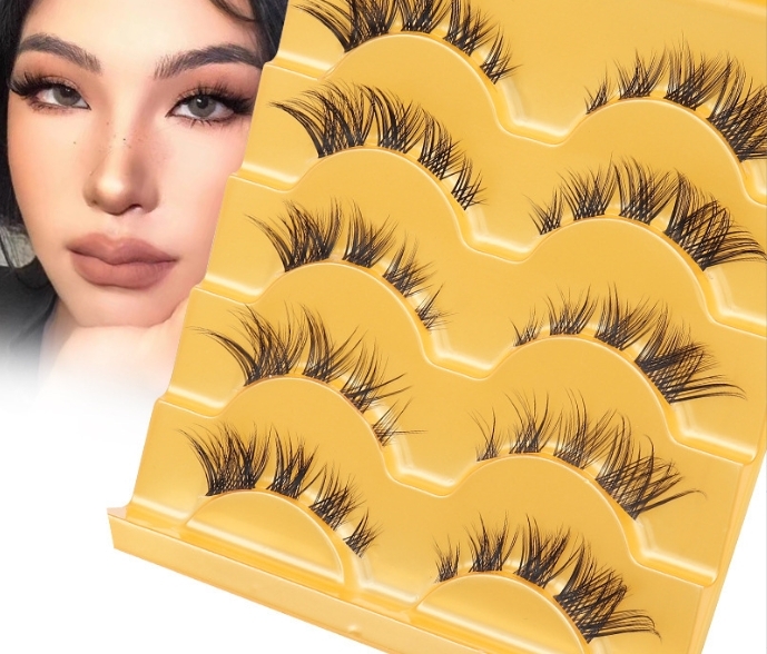 Pre-cut False Eyelashes vs. Segmentum Lashes: Quod unus est tibi fas?
